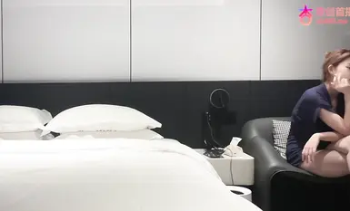 約炮可愛型妹妹，美乳又挺又翹，女上位的時候還讓我不要動，她要自己來