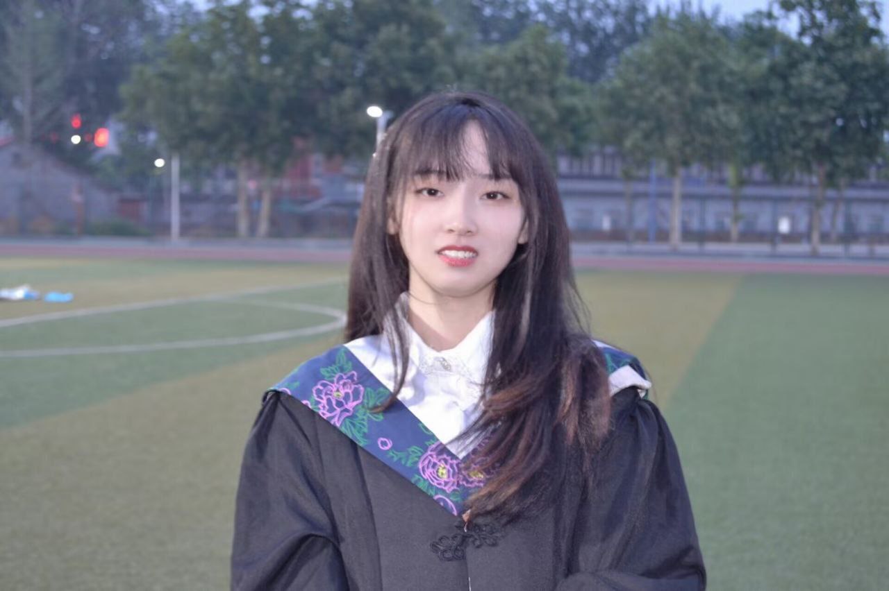 剛畢業的女大學生迫不及待的去和男友開房，在酒店被捆綁調教無套暴力抽插內射，小母狗的姿態一覽無余