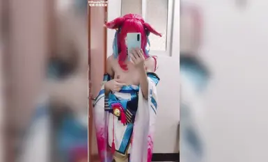 不甜 戴口罩的cosplay妹子，素人感還是挺強的，擼點也有，值得一看