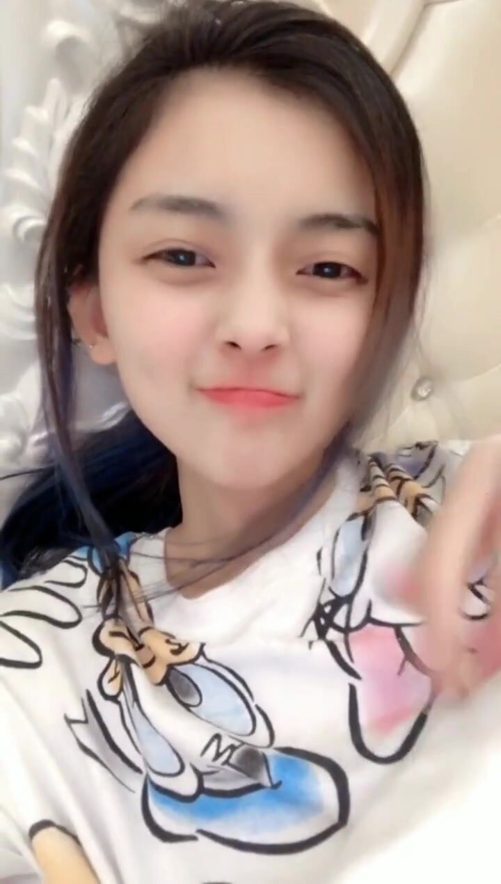 00後超清純的女大學生，私下裡找攝影師私拍，事後被攝影師流出，每周這身材和顏值真頂，就是有點貧乳