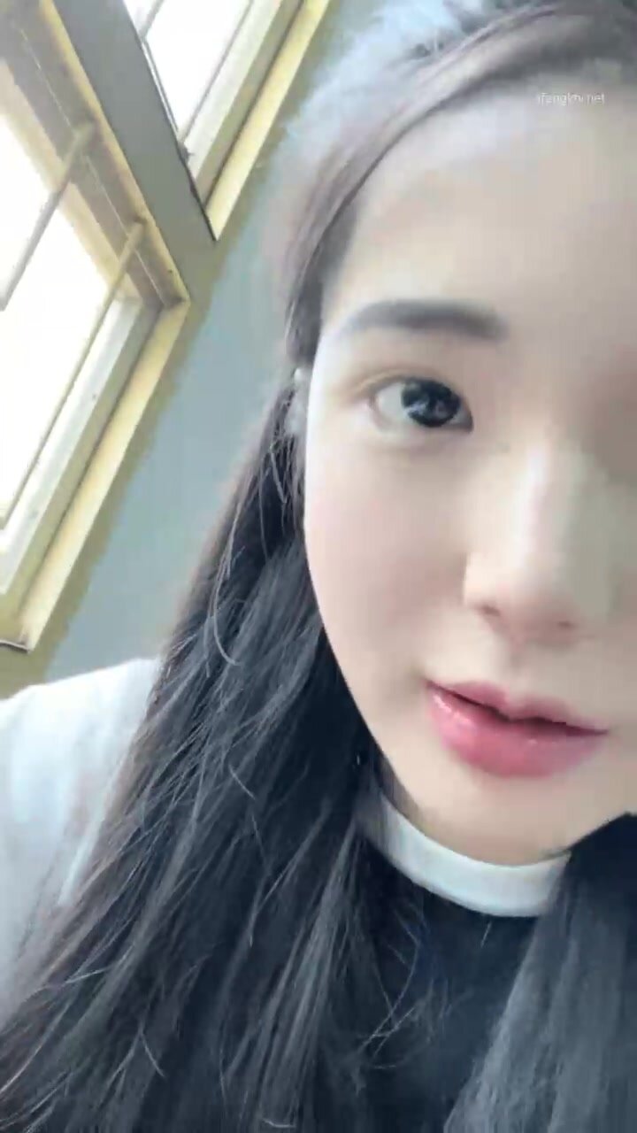 豪重金定製，高顏校花級美女【大二學妹】福利，教室課堂上露奶，宿舍露出自慰，絕品饅頭逼