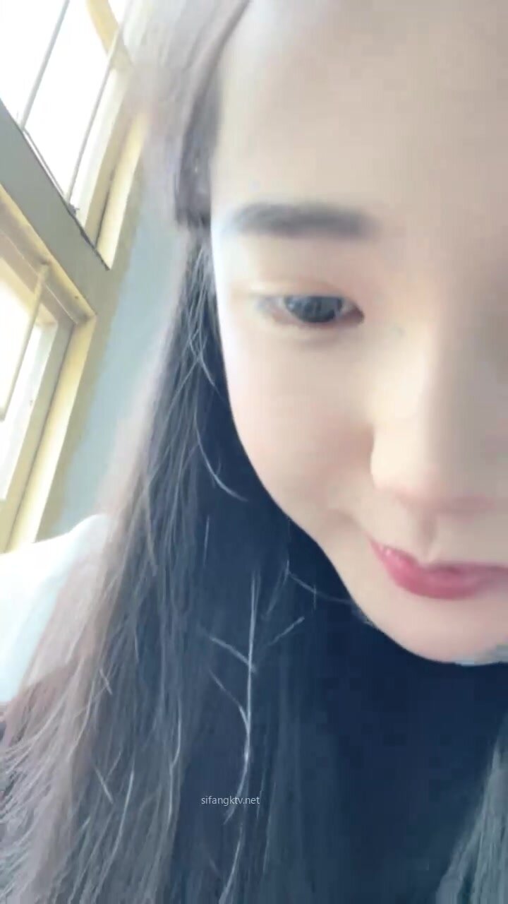 豪重金定製，高顏校花級美女【大二學妹】福利，教室課堂上露奶，宿舍露出自慰，絕品饅頭逼