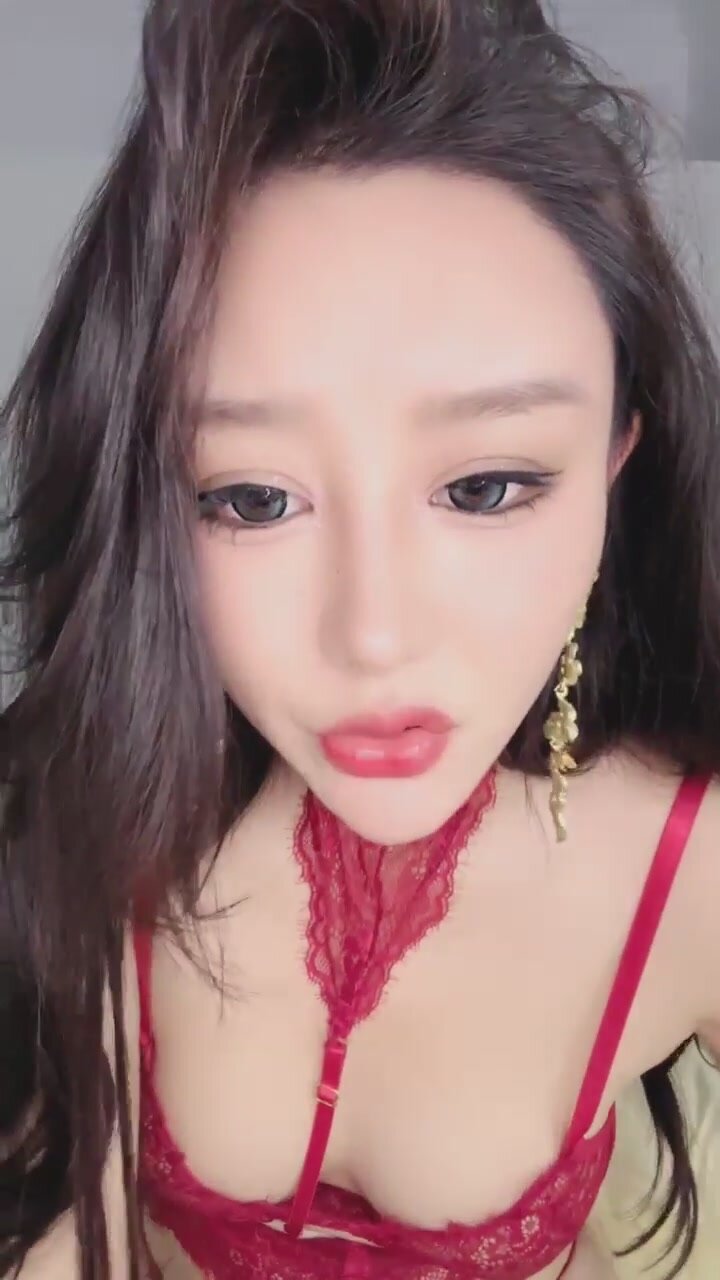 夜店DJ女神，最美女神之一，九頭身尤物大長腿扒穴自慰尿尿
