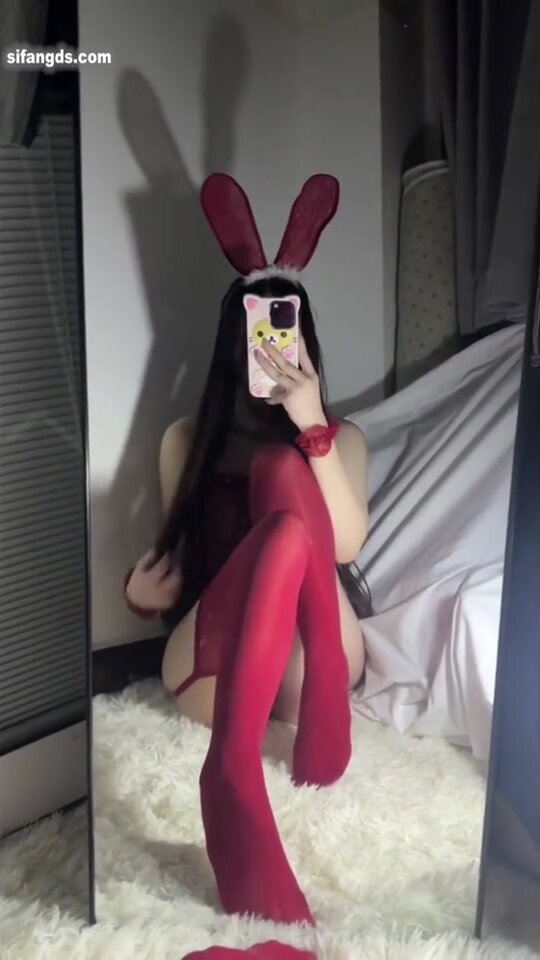 天生蘿莉體，超級網紅嫩妹【糕糕】飛機福利視圖集，無毛嫩鮑，裸舞自慰露出，純純小母狗